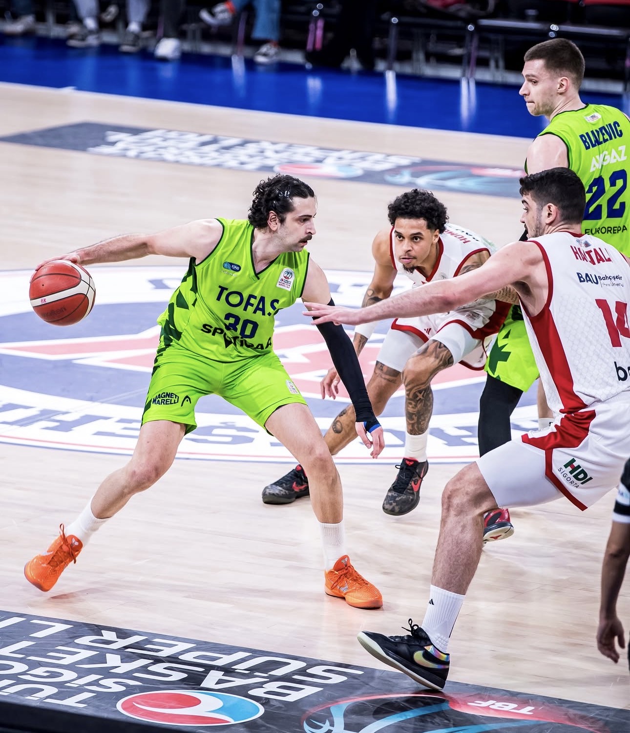 Bahçeşehir Koleji üçüncü sıra için kritik maçı kazandı