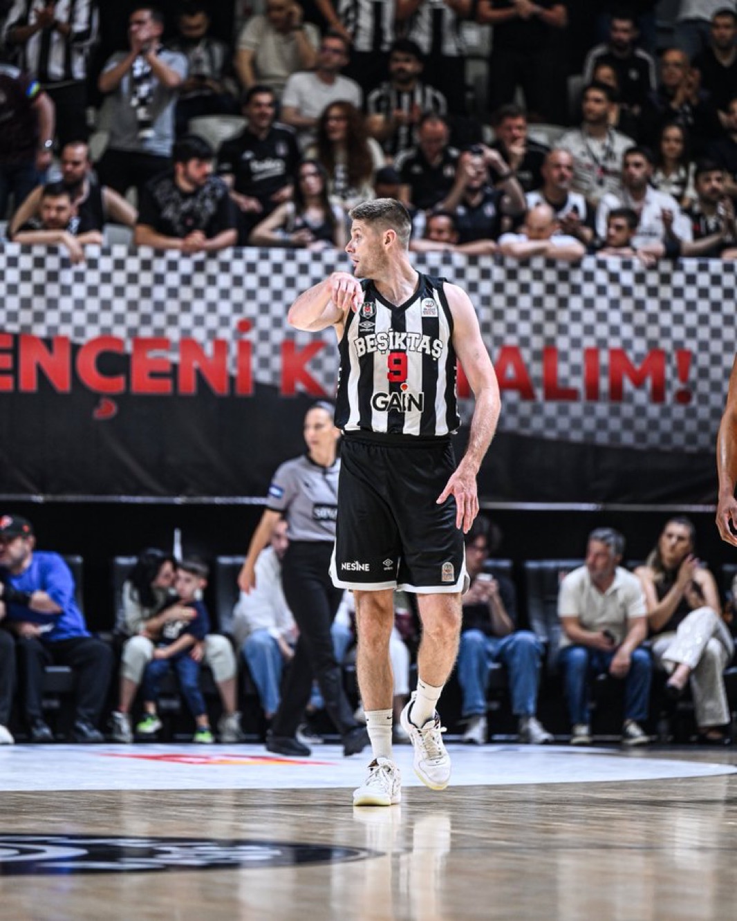 Beşiktaş, Conor Morgan ile sözleşme yeniledi