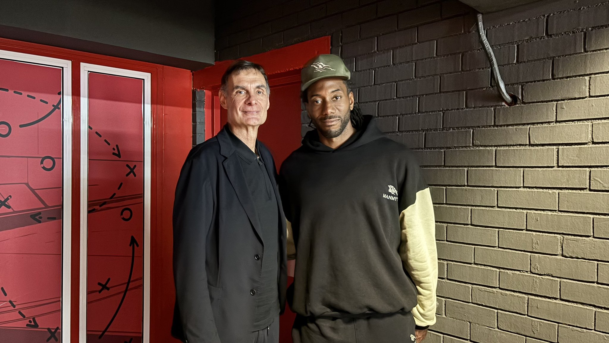 Kawhi Leonard Olimpiakos için geldi