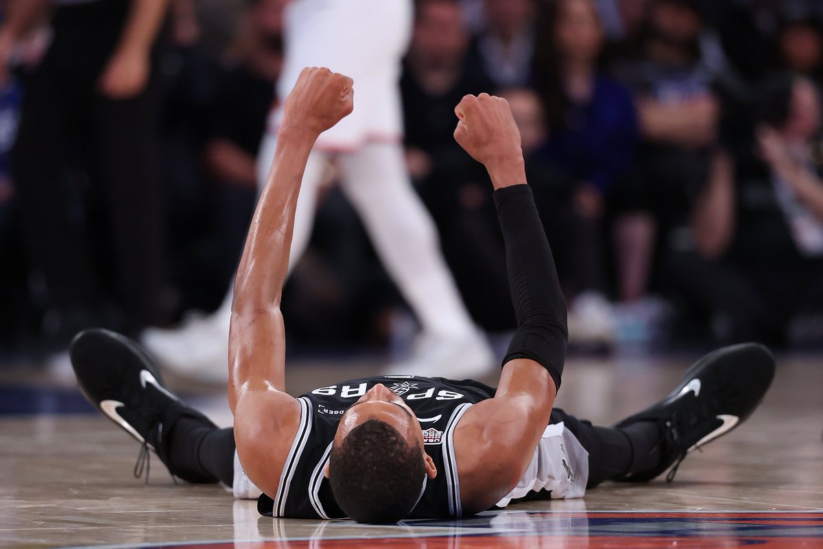 Spurs süpürgeyi kırdı